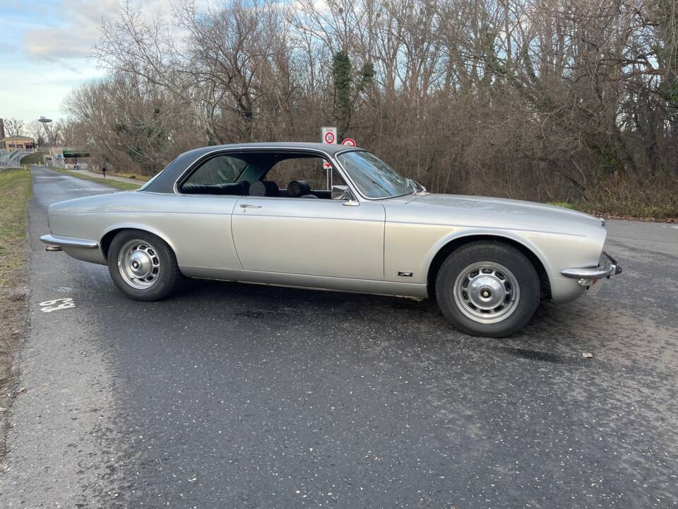 Image 6/20 de Jaguar XJ 6 C 4.2 (1975)