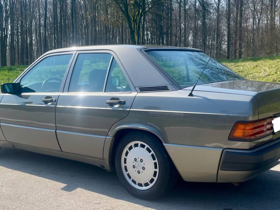 Image 4/12 of Mercedes-Benz 190 D 2.5 (1990)