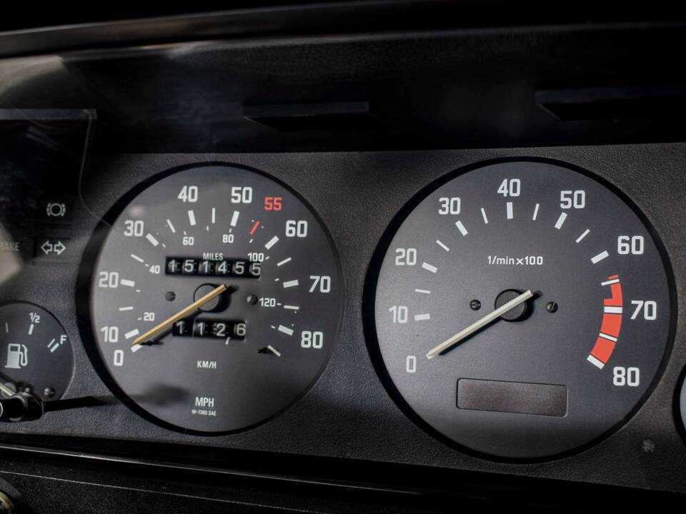 Image 13/50 of BMW 320i (1981)