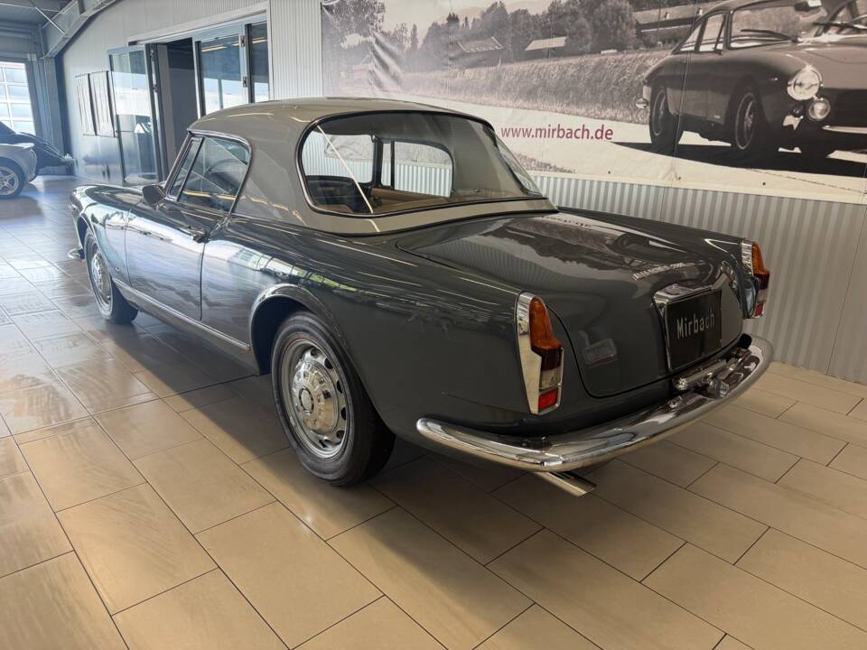 Image 9/16 of Alfa Romeo 2600 Spider (1963)