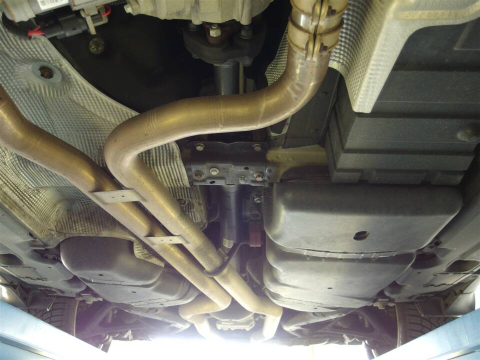 Image 89/99 of Porsche Cayenne Turbo (2007)