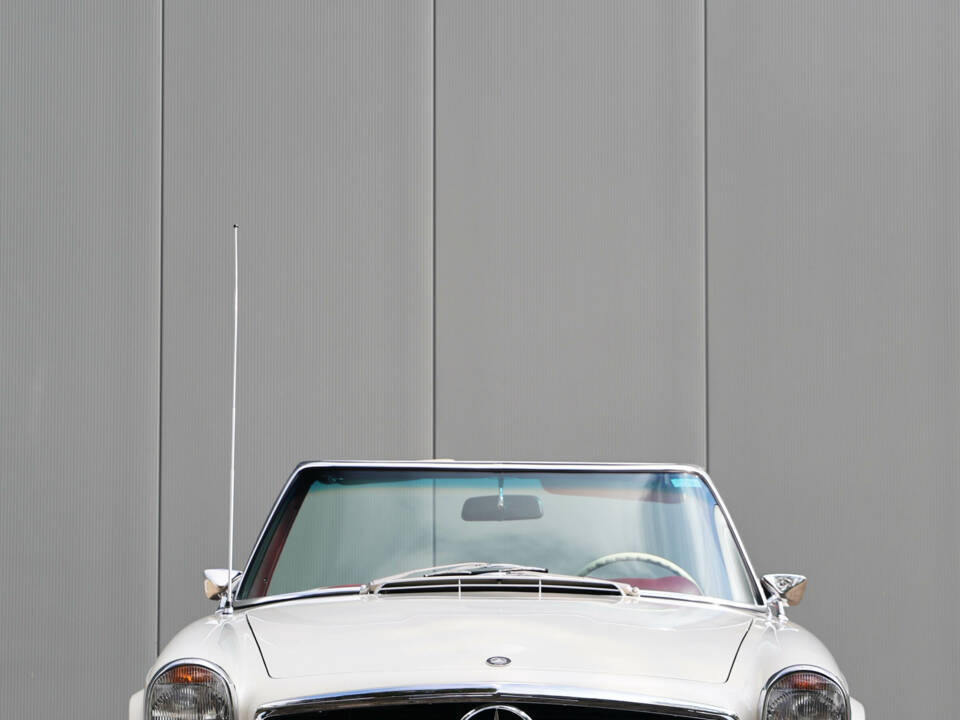 Immagine 18/56 di Mercedes-Benz 280 SL (1969)