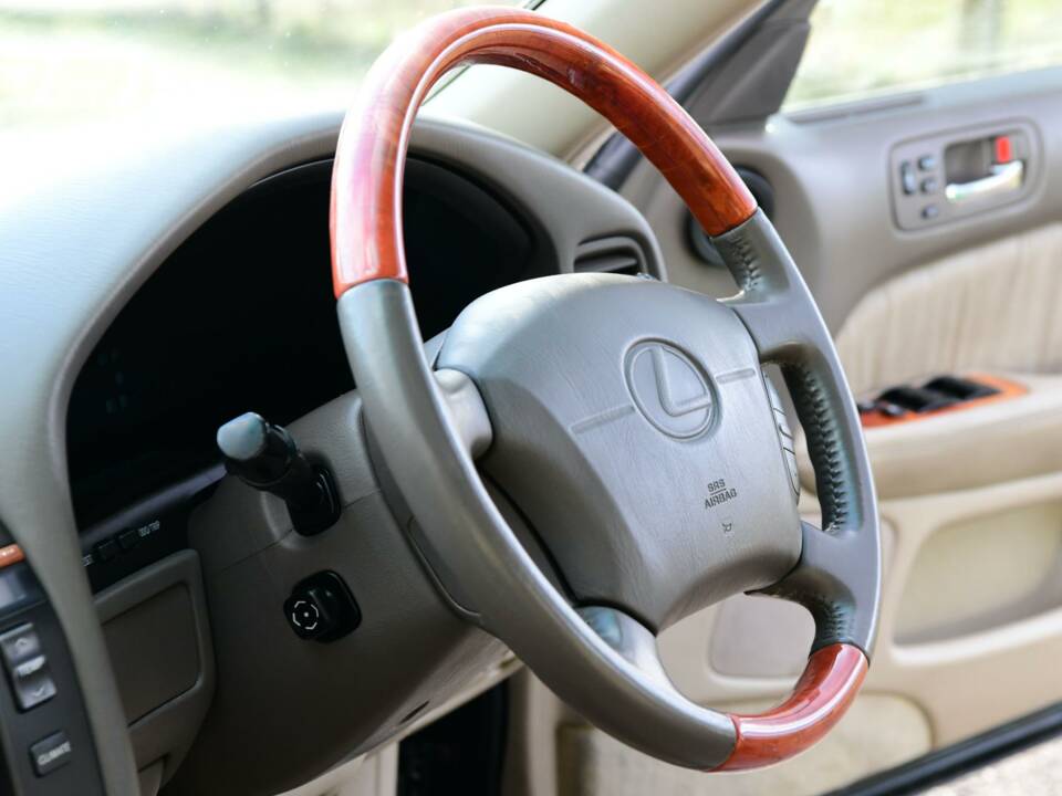 Afbeelding 37/50 van Lexus LS 400 (1998)