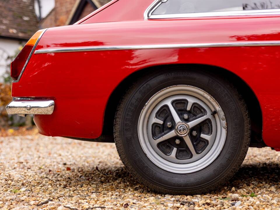 Image 13/39 de MG MGB GT (1972)