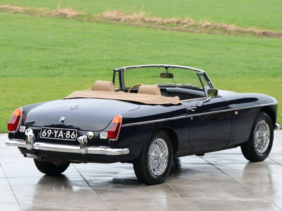 Afbeelding 2/50 van MG MGB (1973)