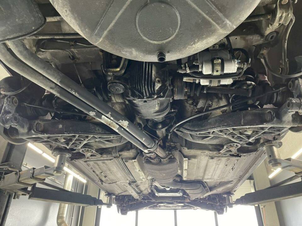 Afbeelding 31/36 van Mercedes-Benz 560 SL (1986)