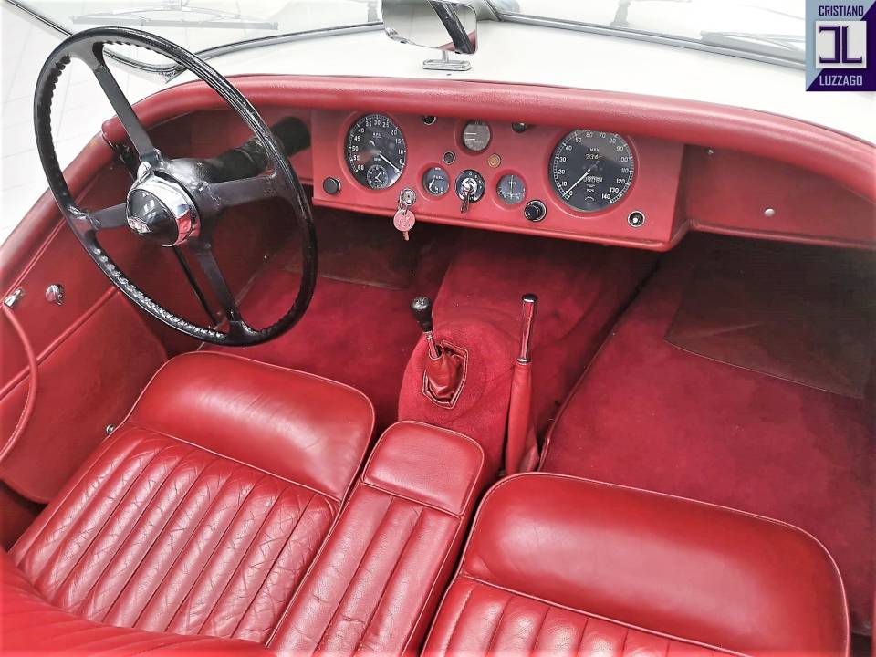 Image 20/25 of Jaguar XK 120 OTS (1951)