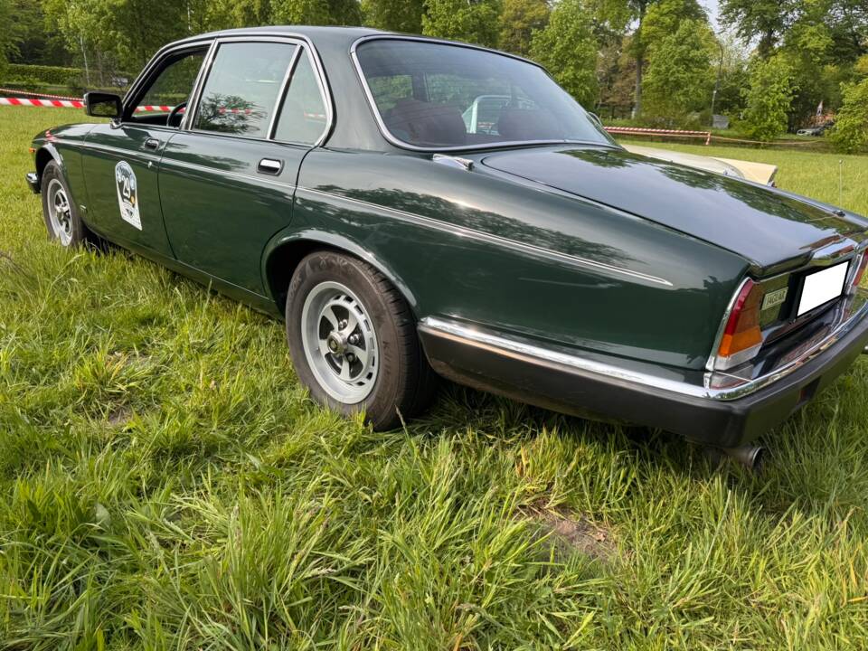 Image 5/8 of Jaguar XJ 6 4.2 (1985)