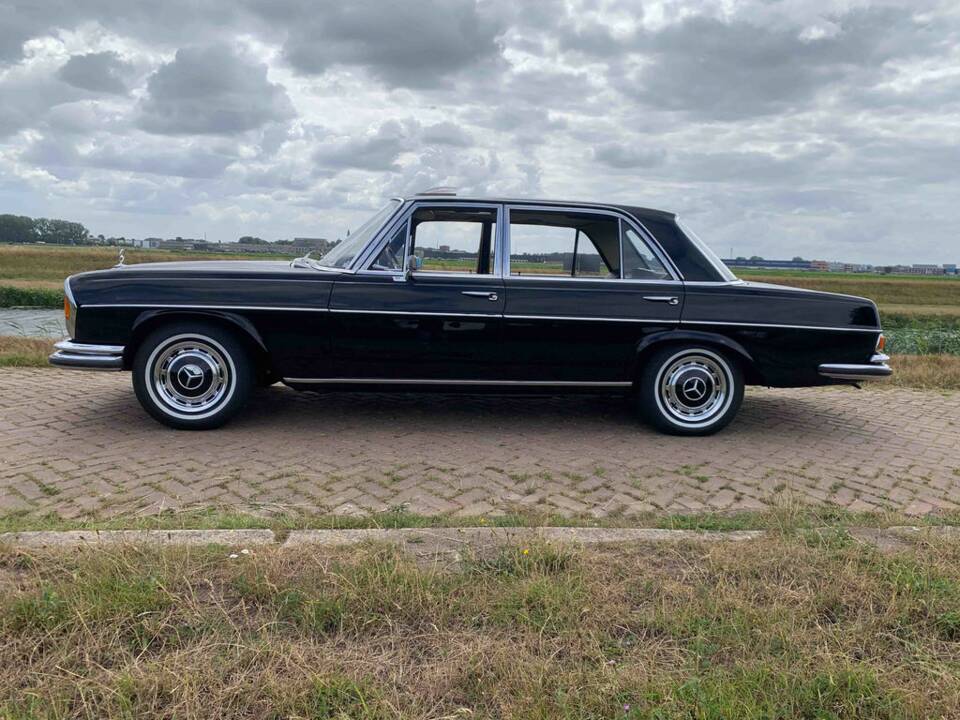 Image 6/8 of Mercedes-Benz 300 SEL (1970)