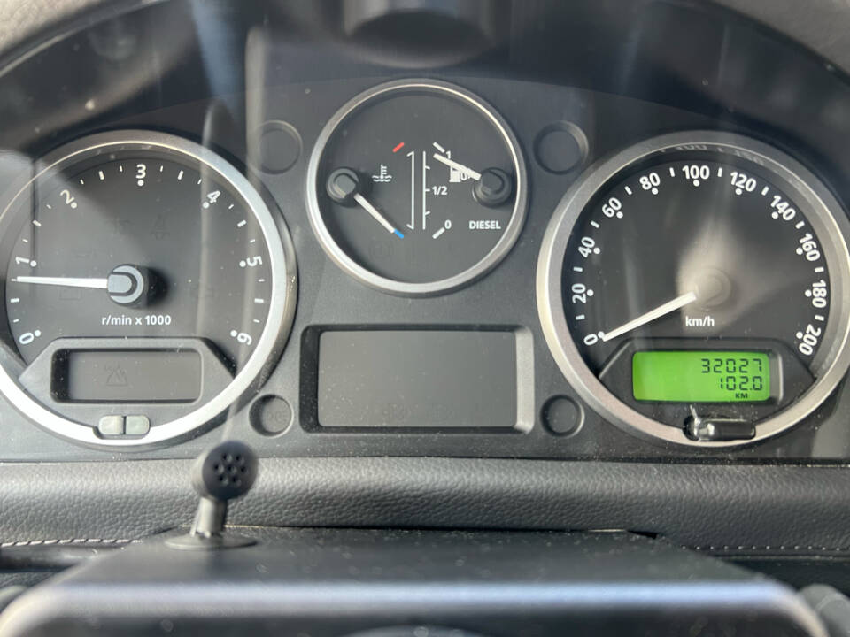 Immagine 23/28 di Land Rover Defender 90 (2015)