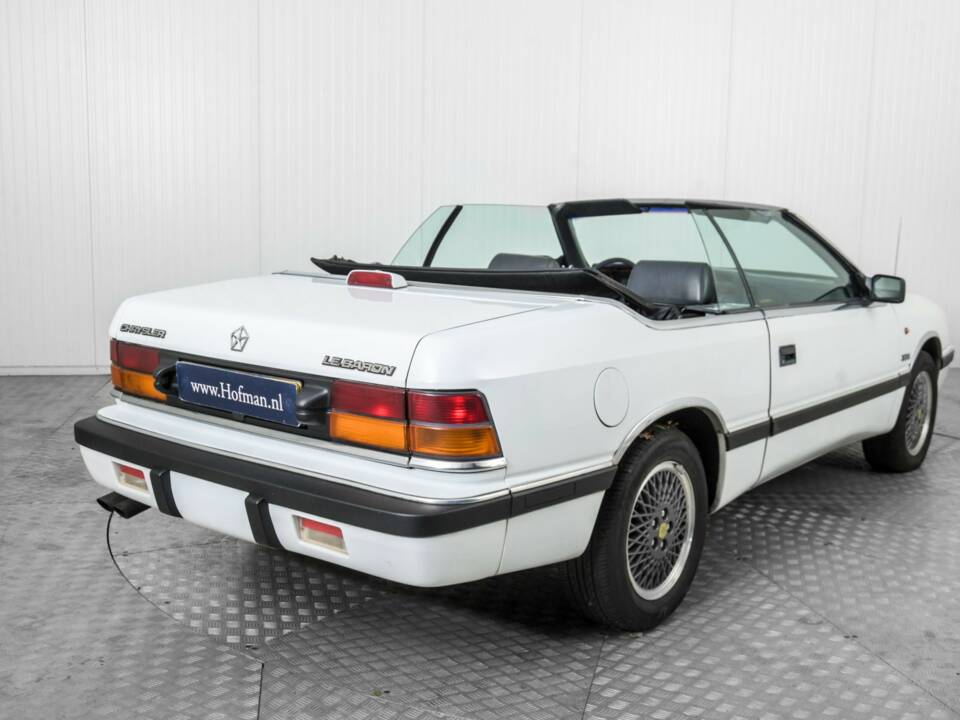 Bild 26/50 von Chrysler Le Baron 2.5 Turbo (1988)