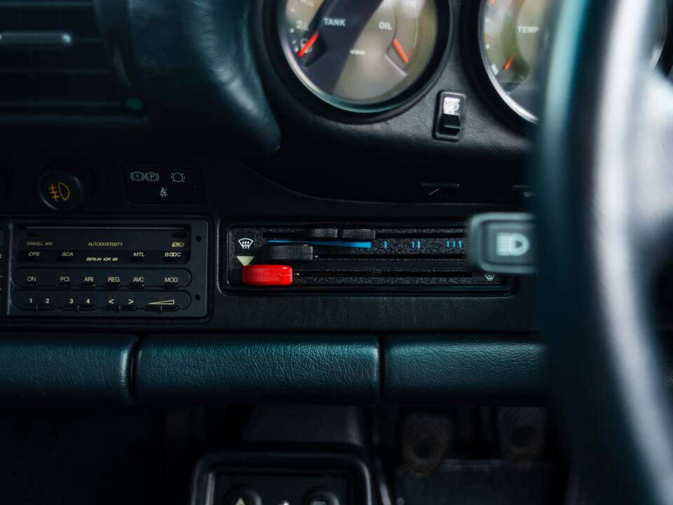 Image 24/50 of Porsche 911 Turbo LE (1989)