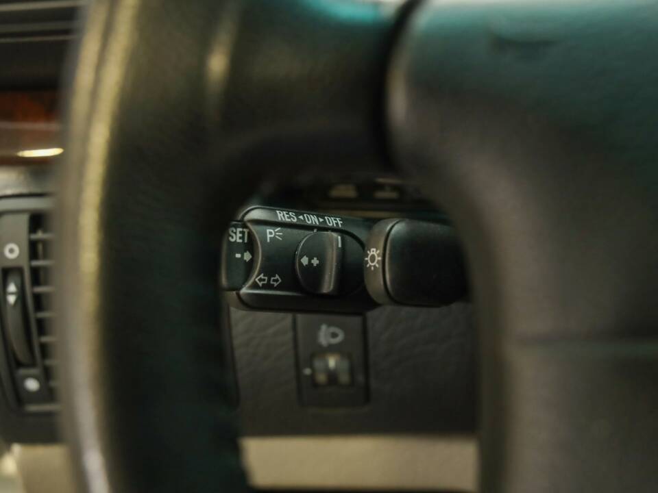 Immagine 39/50 di Audi A8 4.2 quattro (1995)