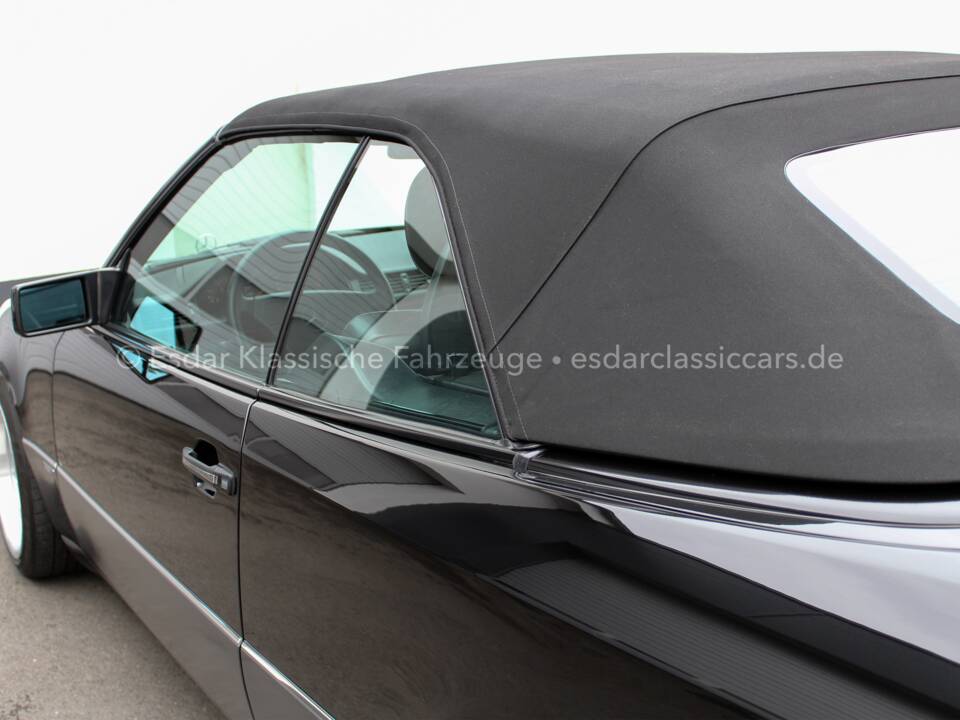 Image 33/33 of Mercedes-Benz E 200 (1994)