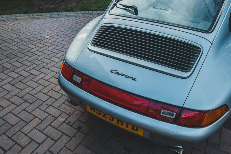 Image 23/50 of Porsche 911 Carrera (1994)