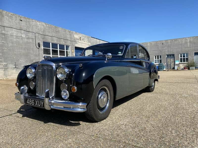 Image 1/35 of Jaguar Mk IX (1960)