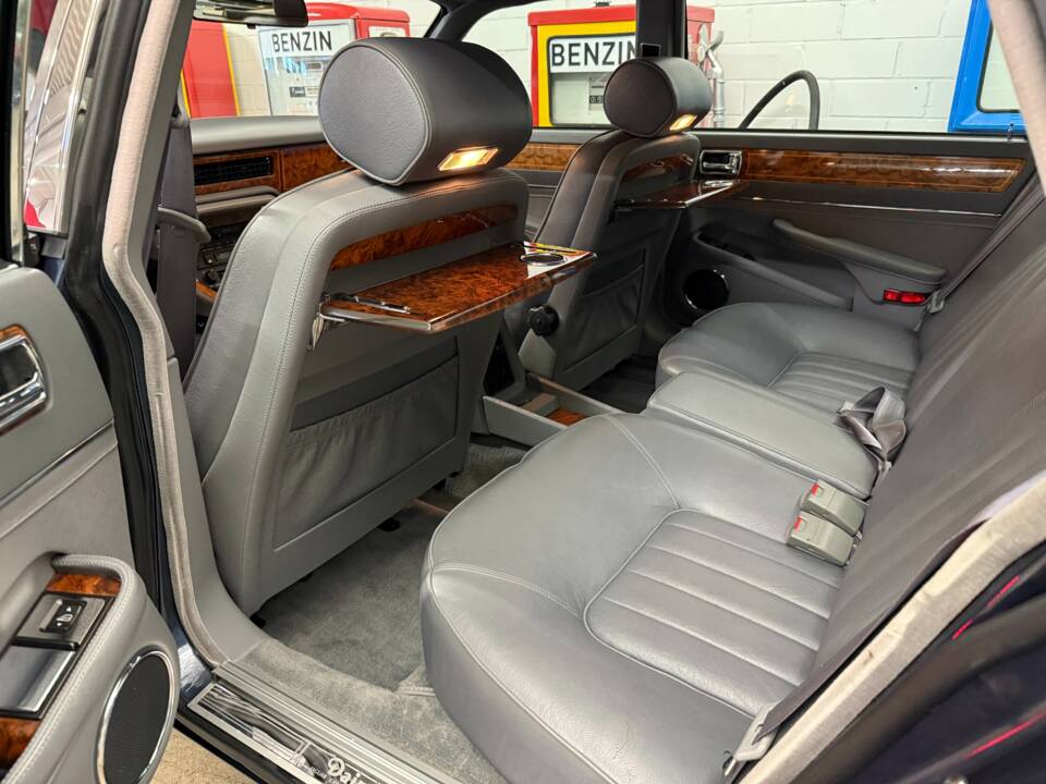 Image 18/18 of Jaguar XJ 6 4.0 (1990)