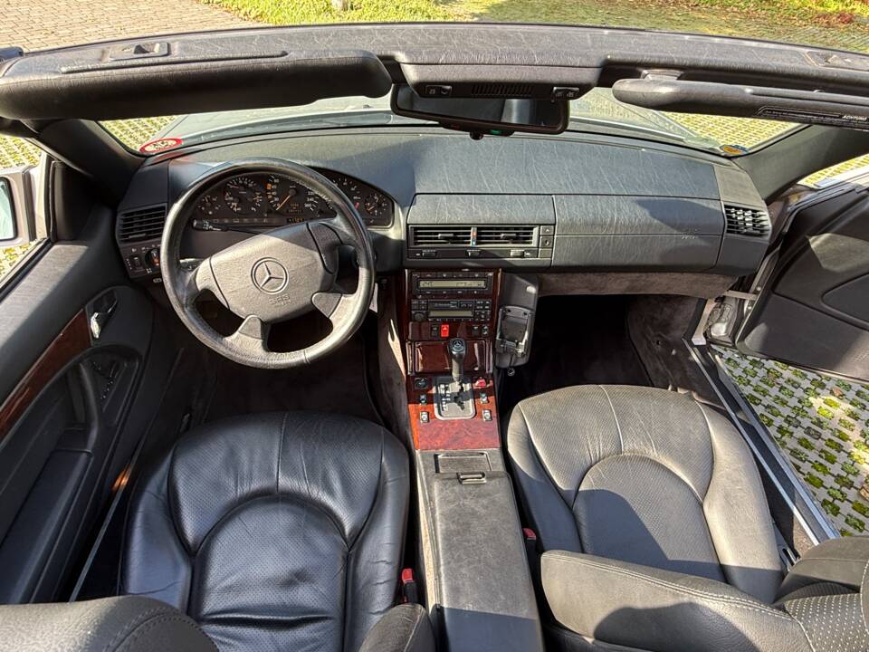 Image 22/29 de Mercedes-Benz SL 280 (1996)