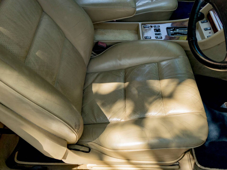 Image 21/50 of Mercedes-Benz 500 SEC (1989)