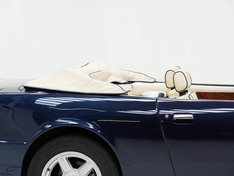 Image 14/15 of Aston Martin Virage Volante (1994)