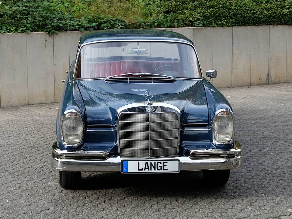 Image 5/76 de Mercedes-Benz 220 S b (1963)