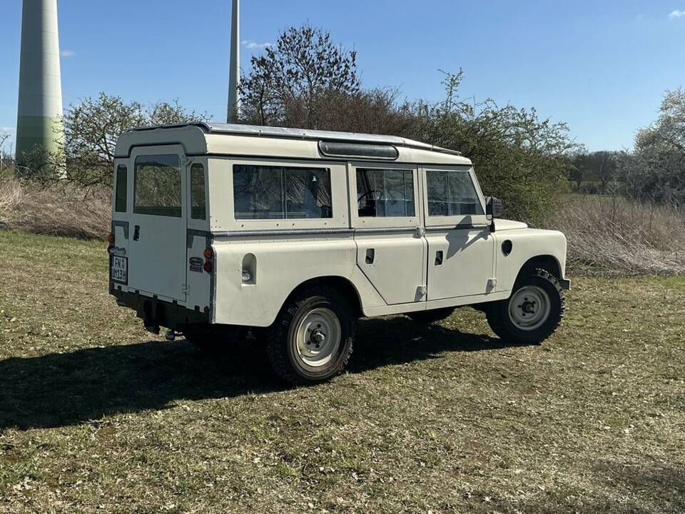 Image 8/8 of Land Rover 109 (1977)