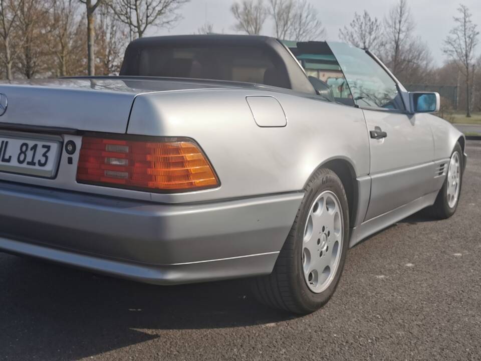 Afbeelding 6/58 van Mercedes-Benz 500 SL (1991)