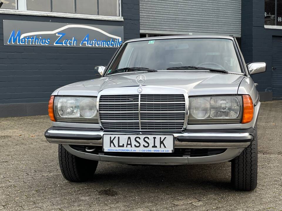 Bild 8/51 von Mercedes-Benz 300 D lang (1985)