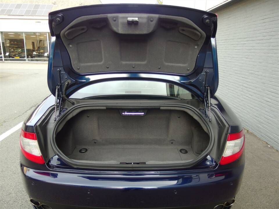 Image 73/99 of Maserati GranTurismo 4.2 (2008)