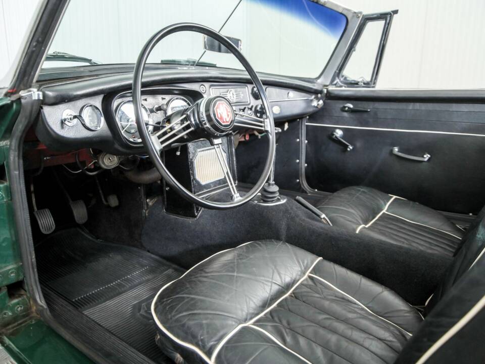 Afbeelding 11/50 van MG MGB (1965)
