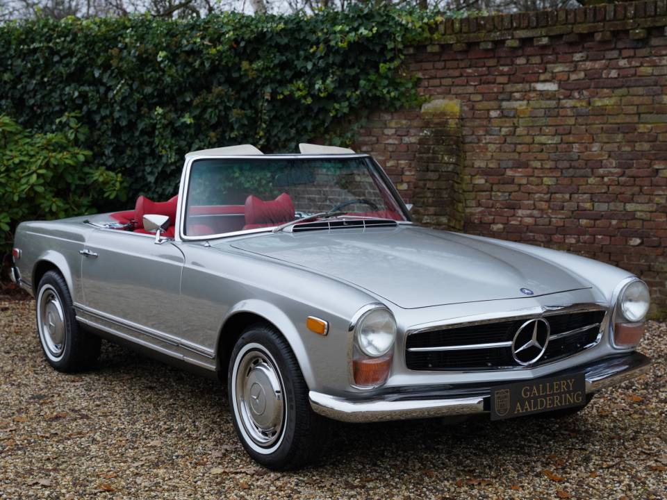 Image 13/50 of Mercedes-Benz 280 SL (1969)