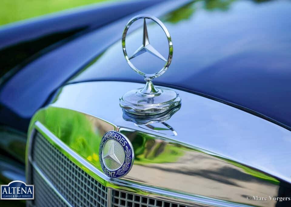 Image 10/52 de Mercedes-Benz 220 SE b (1963)