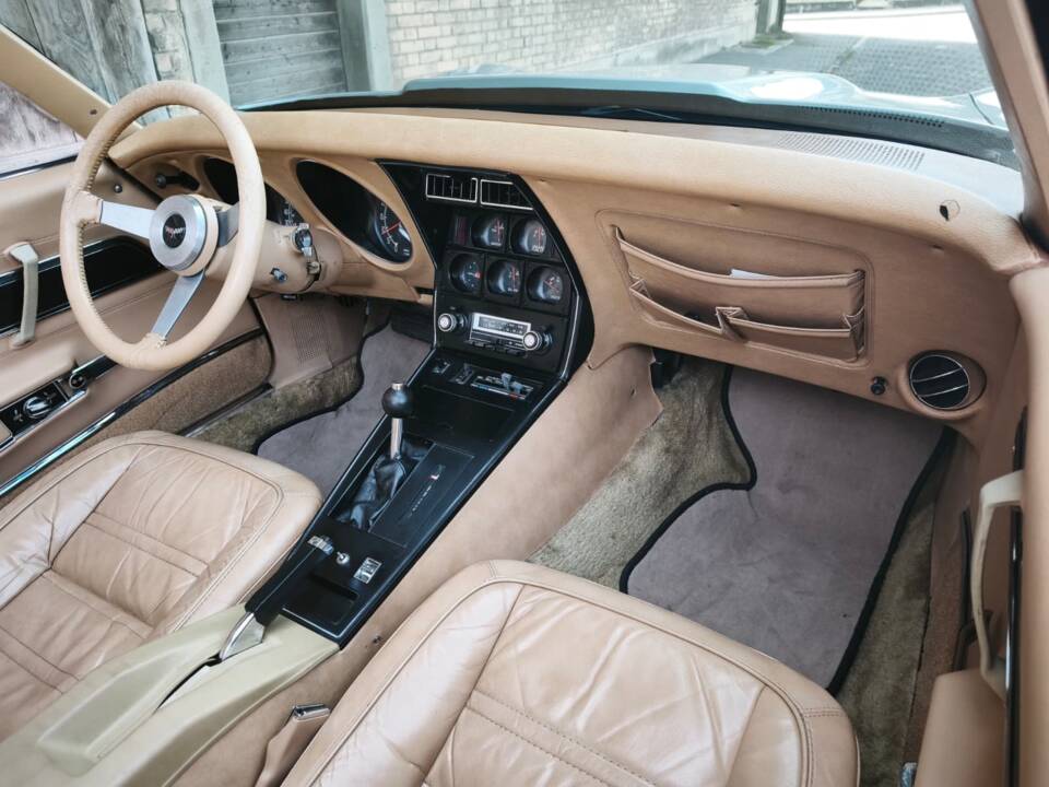 Image 13/23 of Chevrolet Corvette Stingray (1977)