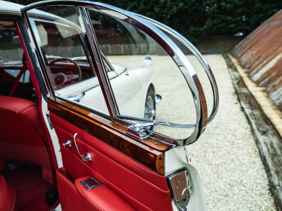 Bild 14/51 von Jaguar 240 (1968)