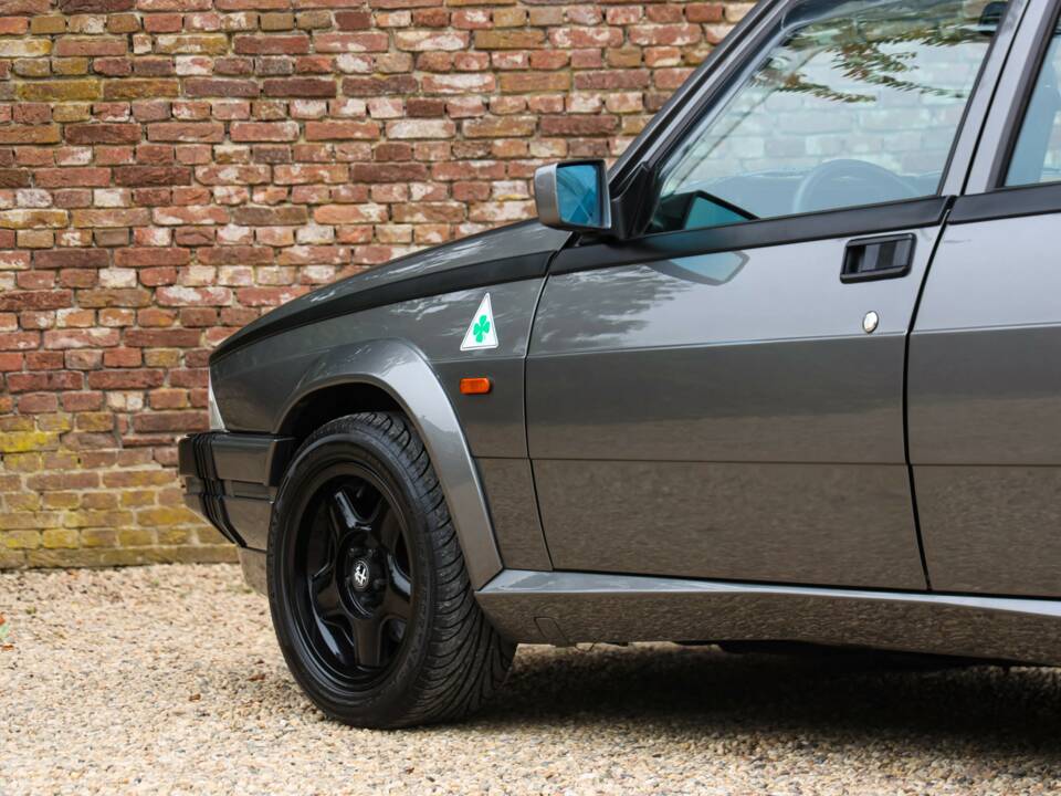Image 45/50 of Alfa Romeo 75 3.0 V6 QV (1988)
