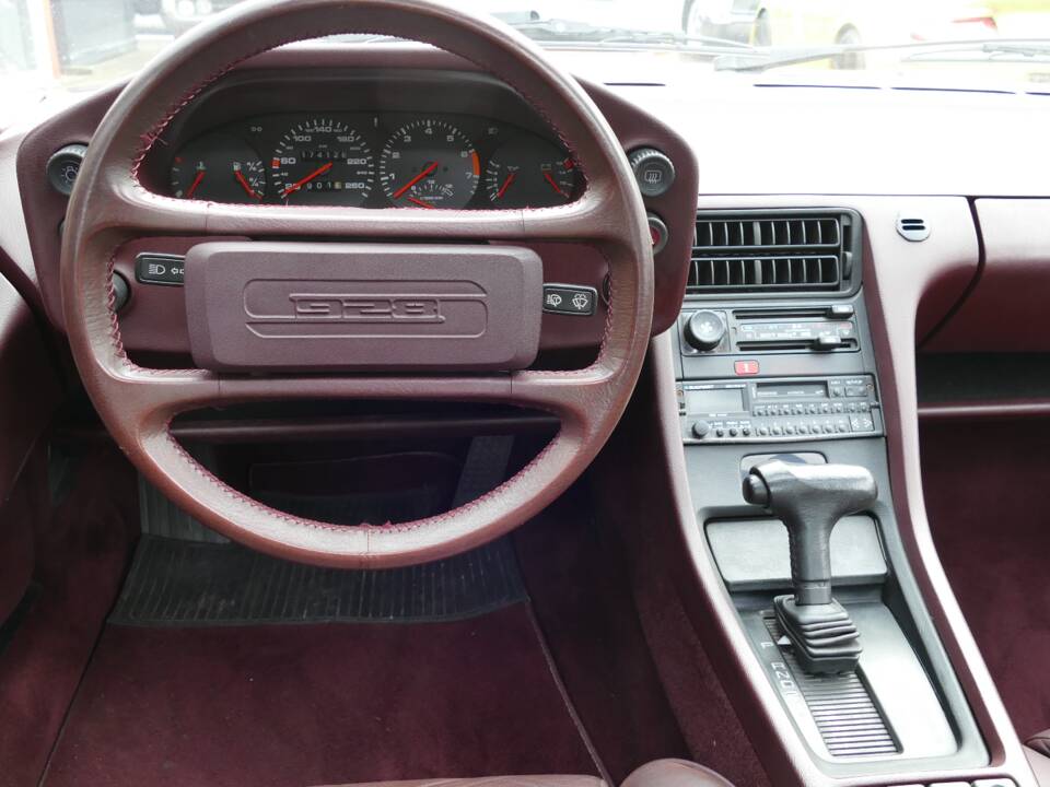 Image 18/18 de Porsche 928 S (1982)