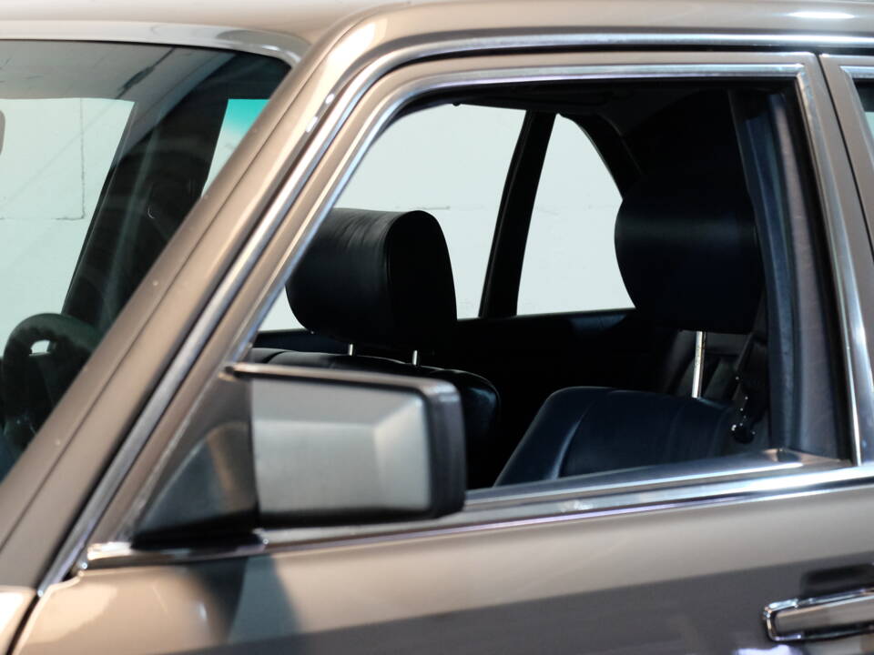 Image 9/31 of Mercedes-Benz 500 SEL (1987)