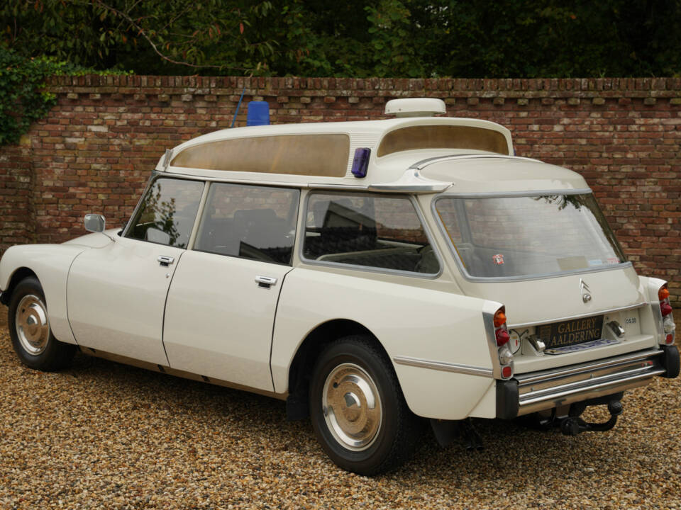 Image 18/50 de Citroën DS 20 Break (1973)