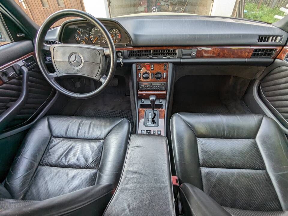 Image 22/29 of Mercedes-Benz 500 SEL (1990)