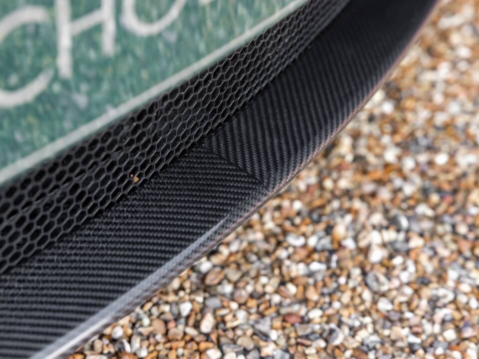 Bild 24/79 von Aston Martin DB 9 GT Volante (2017)