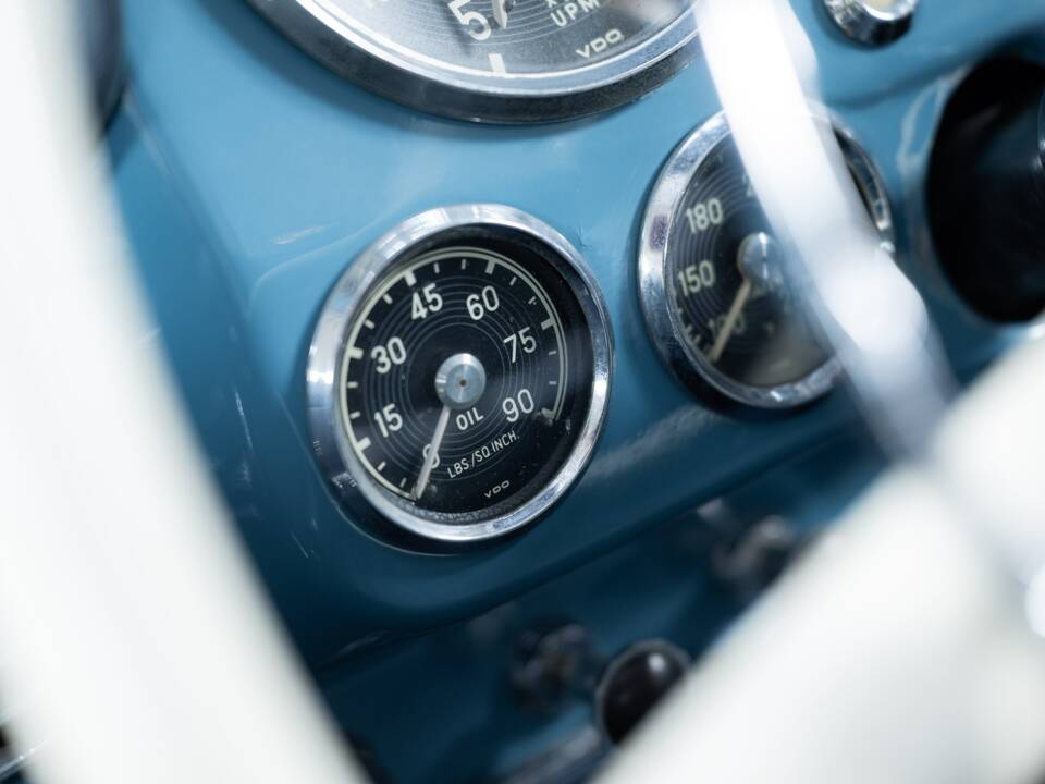 Image 15/40 of Mercedes-Benz 190 SL (1962)