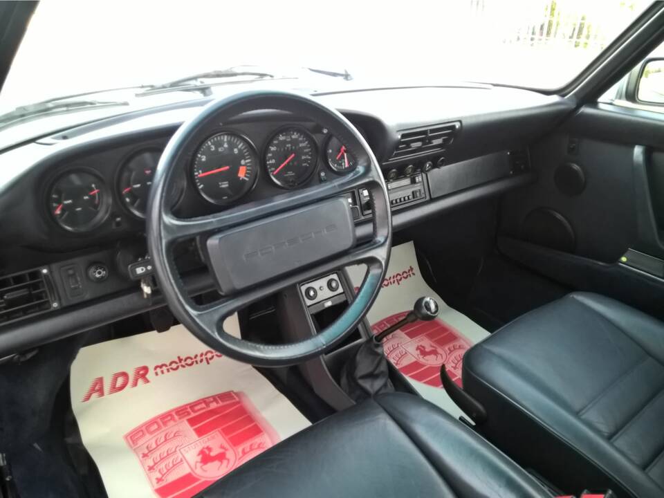 Imagen 22/24 de Porsche 911 Carrera 3.2 (1988)