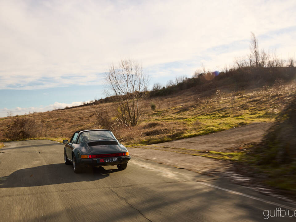 Image 2/79 of Porsche 911 SC 3.0 (1983)