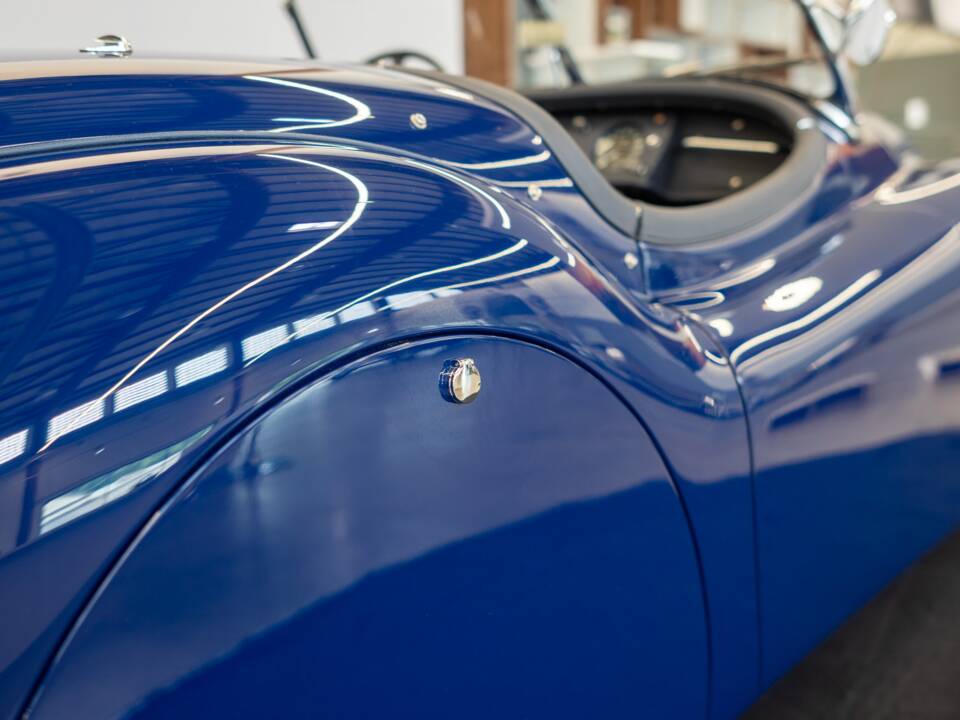 Immagine 37/62 di Jaguar XK 140 OTS (1954)