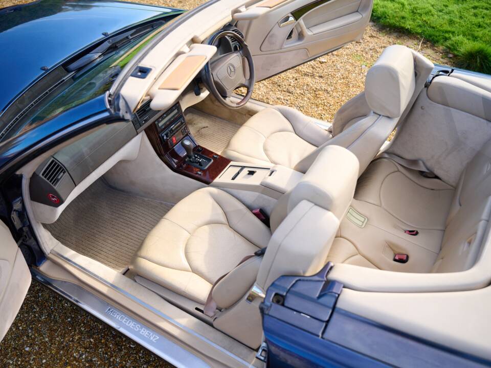 Image 11/50 of Mercedes-Benz SL 280 (1996)