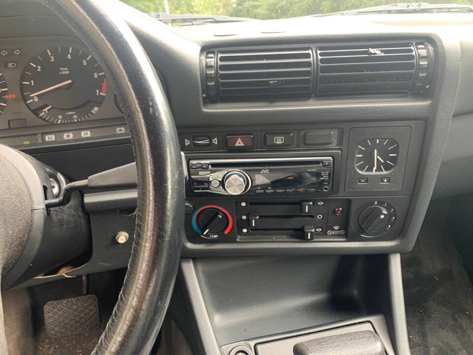 Bild 9/12 von BMW 325i (1986)