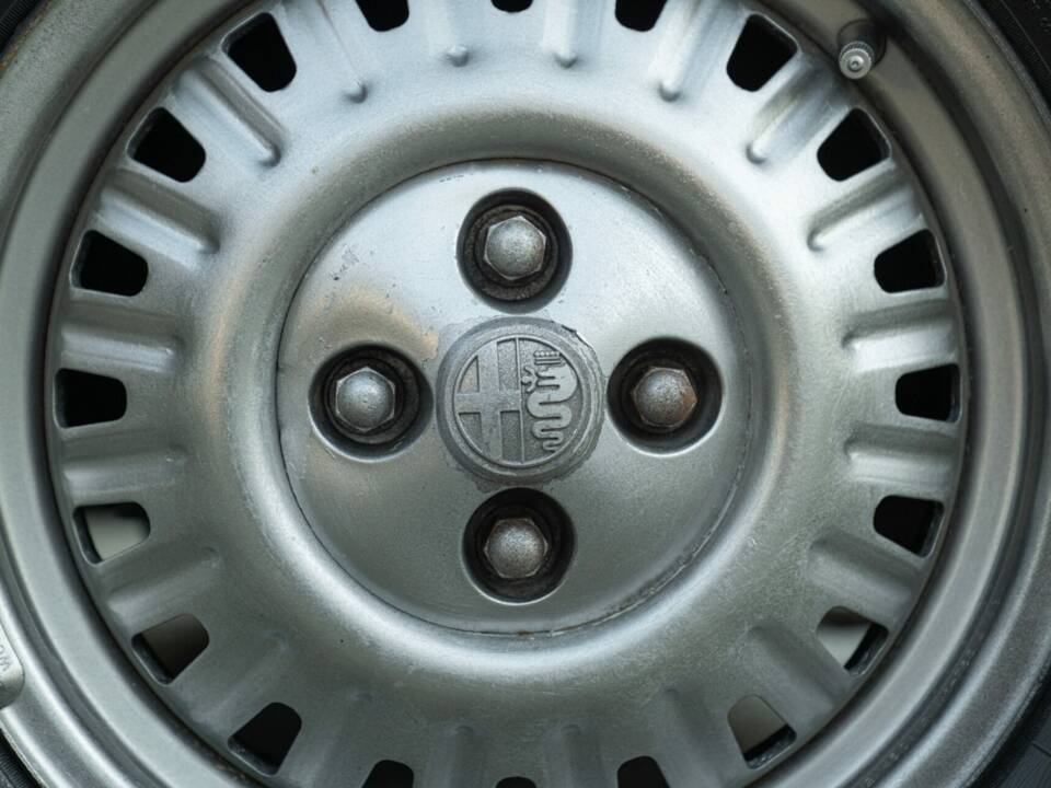 Image 7/39 de Alfa Romeo Alfetta 2.0 (1983)