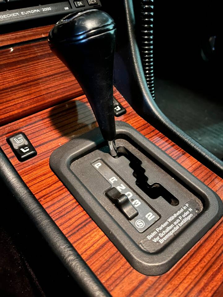 Afbeelding 41/74 van Mercedes-Benz 220 TE (1993)