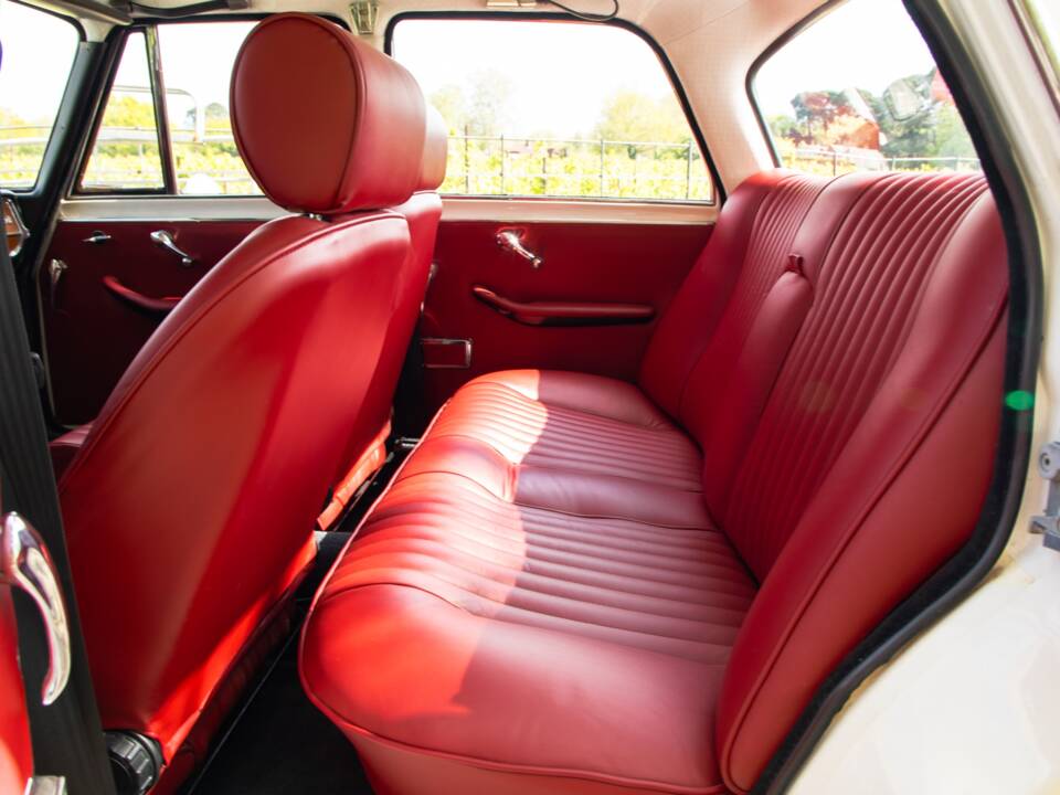 Image 10/50 de Alfa Romeo Giulia Nuova Super 1600 (1968)