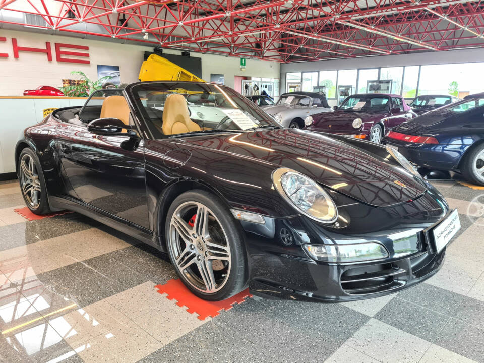 Bild 16/17 von Porsche 911 Carrera 4S (2007)